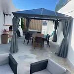 Alvarenga House