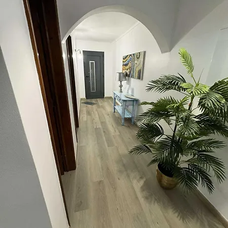 Alvarenga House *