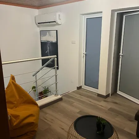 Alvarenga House